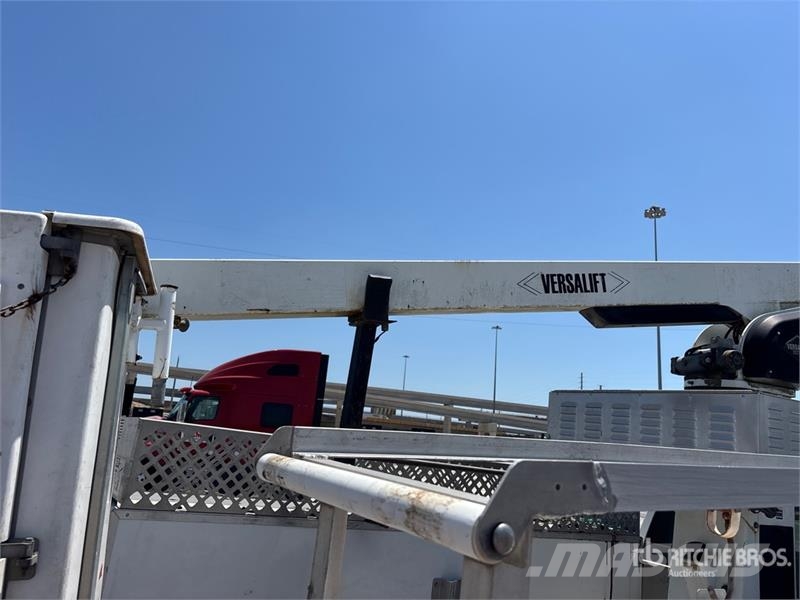 VERSALIFT 4500 المنصات الهوائية المثبتة على شاحنة