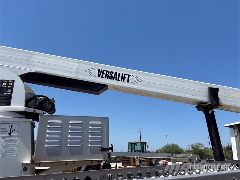 VERSALIFT 4500 المنصات الهوائية المثبتة على شاحنة