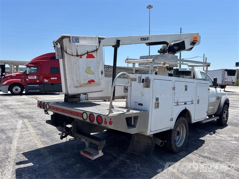 VERSALIFT 4500 المنصات الهوائية المثبتة على شاحنة