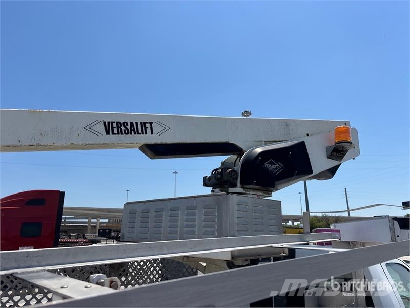 VERSALIFT 4500 المنصات الهوائية المثبتة على شاحنة
