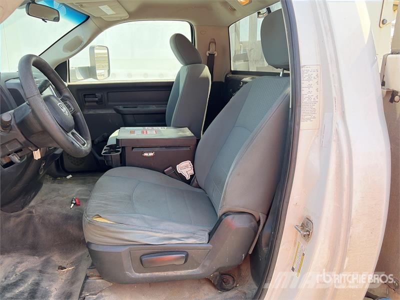 VERSALIFT 4500 المنصات الهوائية المثبتة على شاحنة
