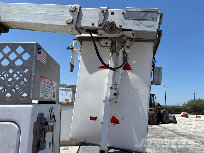 VERSALIFT 4500 المنصات الهوائية المثبتة على شاحنة