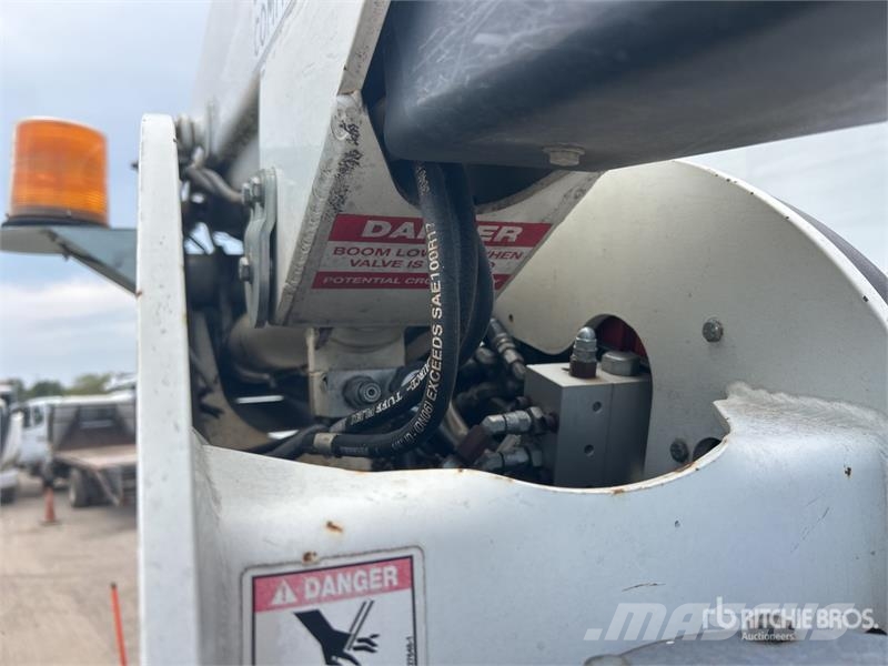 VERSALIFT on Ram 4500 4x2 Bucket Truck Truck mounted aerial platforms