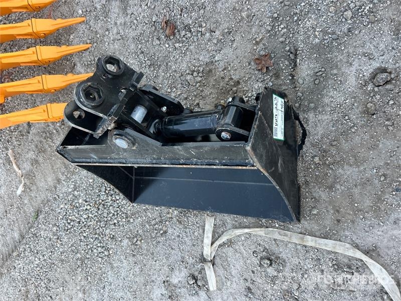 Vicsec VCT600 24 in Tilting Excavator Bucket (Unused) Schaufeln
