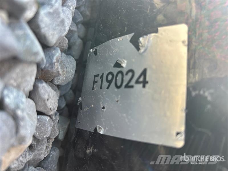 Vicsec VCT600 24 in Tilting Excavator Bucket (Unused) دلاء