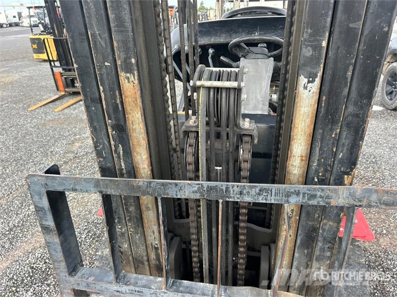 Viper FY30 5000 lb Pneumatic Tire Forklift Другие складские механизмы