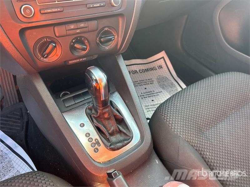 Volkswagen Jetta Automobile Automašīnas