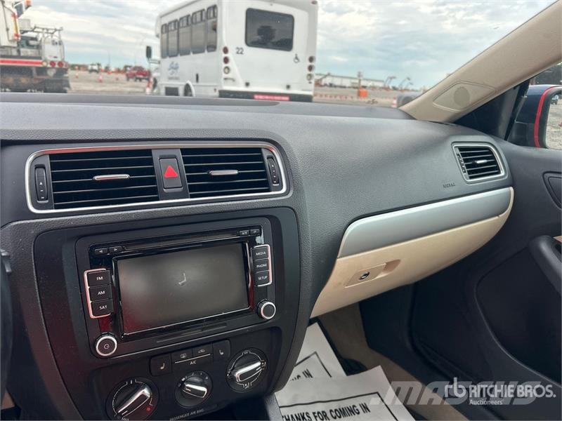 Volkswagen Jetta Automobile Automašīnas