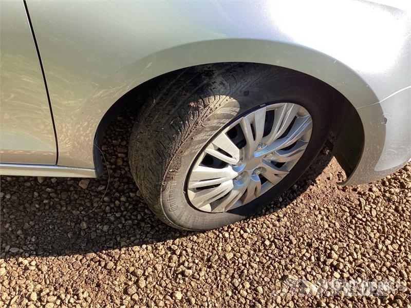 Volkswagen Jetta SE Automobile (Inoperable) Cars