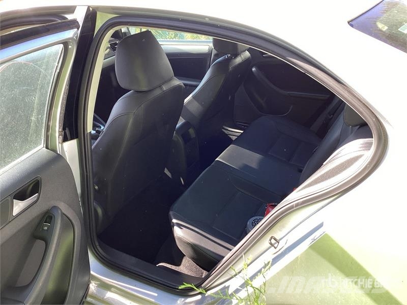 Volkswagen Jetta SE Automobile (Inoperable) PKWs