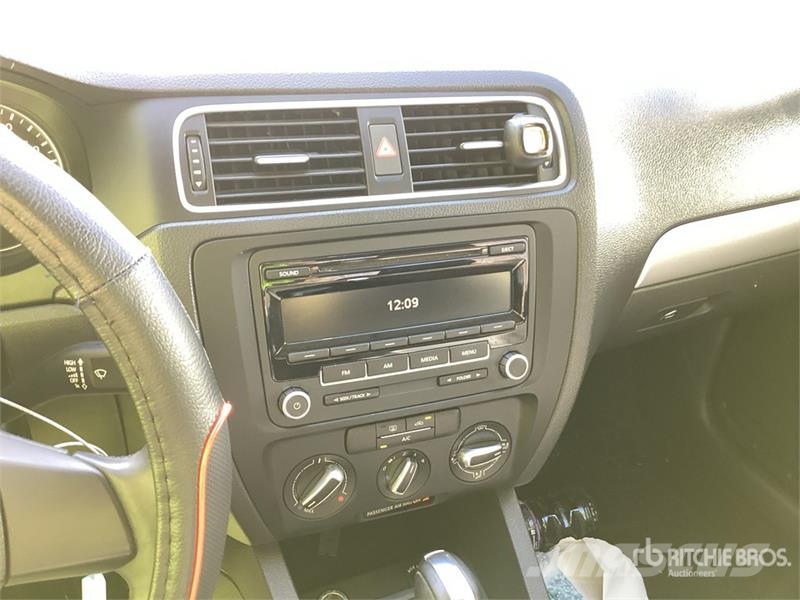 Volkswagen Jetta SE Automobile (Inoperable) PKWs