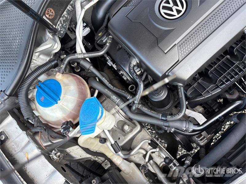 Volkswagen Pasat SE Automobile Voiture