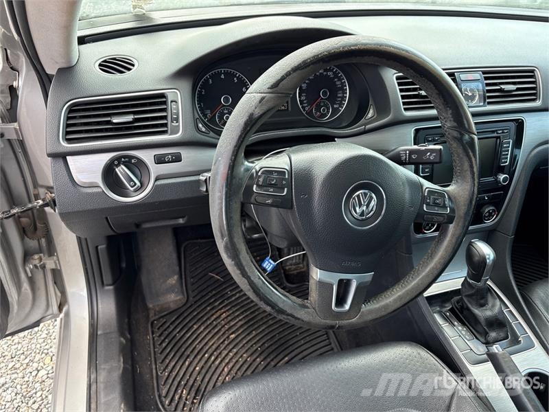 Volkswagen Pasat SE Automobile Voiture