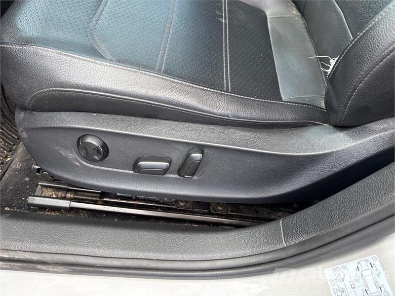 Volkswagen Pasat SE Automobile Voiture