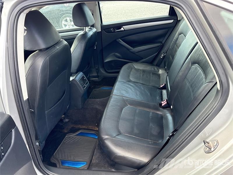 Volkswagen Pasat SE Automobile Voiture