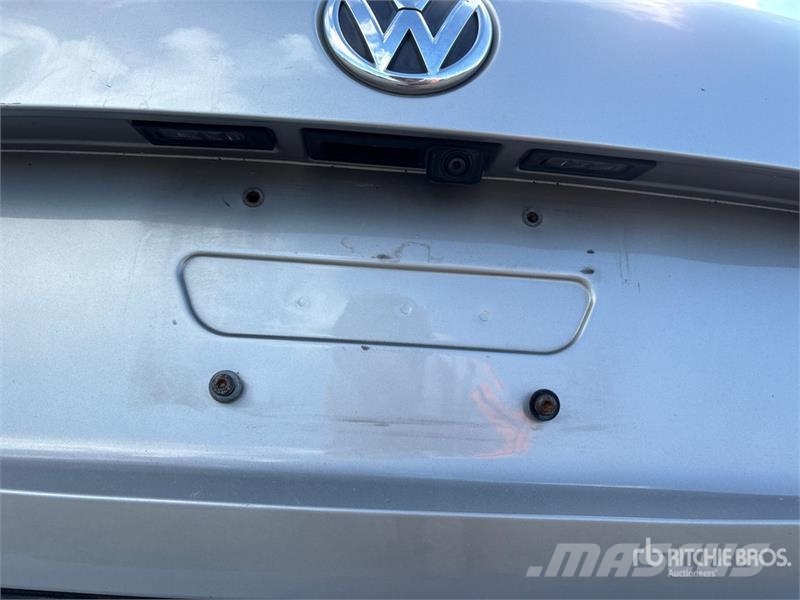 Volkswagen Pasat SE Automobile Voiture