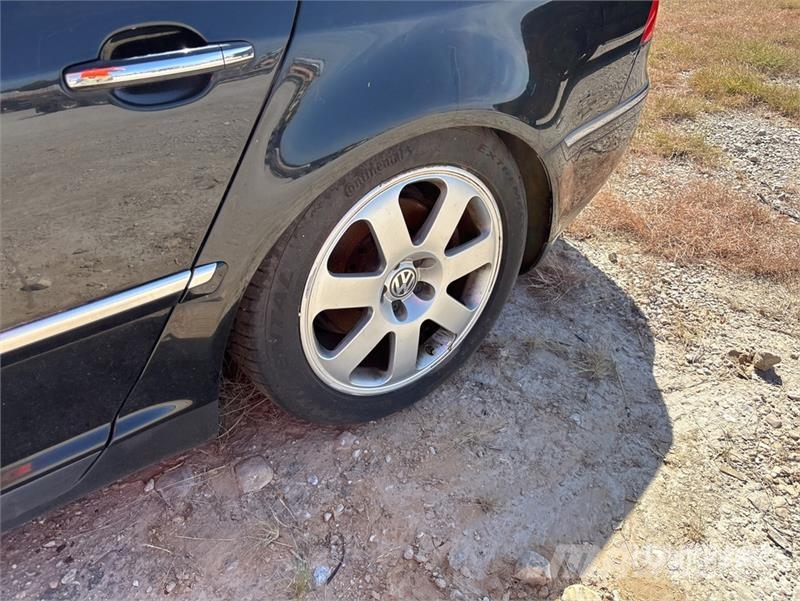 Volkswagen Phaeton AWD Automobile (Inoperable) Automašīnas