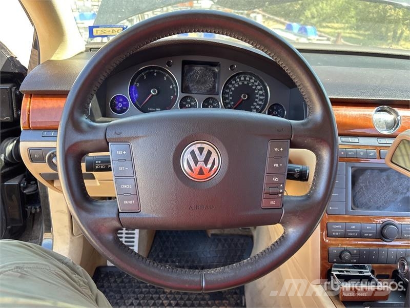 Volkswagen Phaeton AWD Automobile (Inoperable) Automašīnas