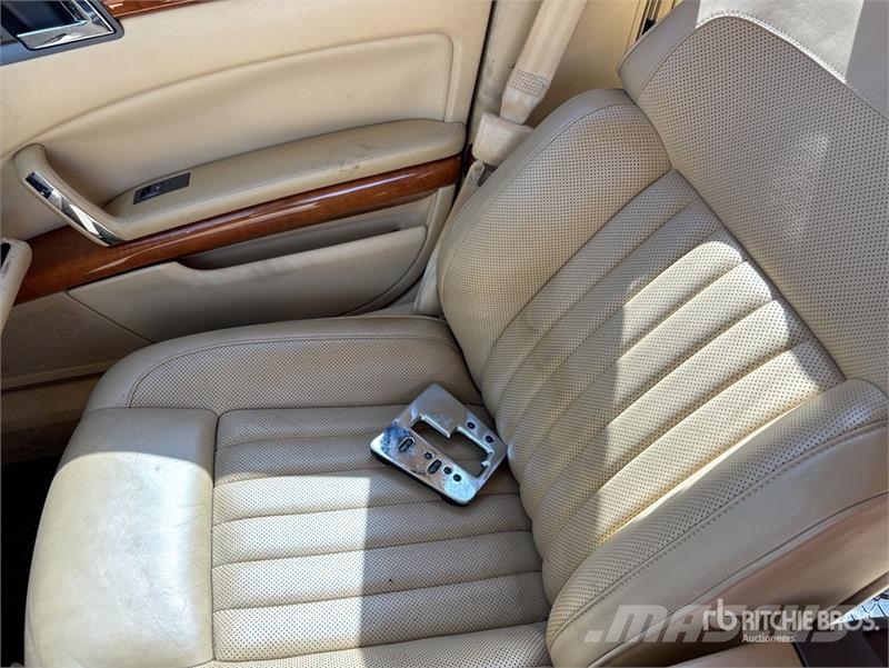 Volkswagen Phaeton AWD Automobile (Inoperable) Automašīnas