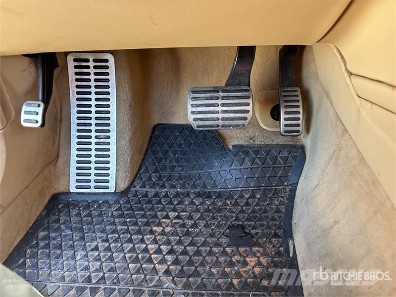 Volkswagen Phaeton AWD Automobile (Inoperable) Automašīnas