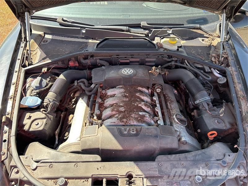 Volkswagen Phaeton AWD Automobile (Inoperable) Automašīnas