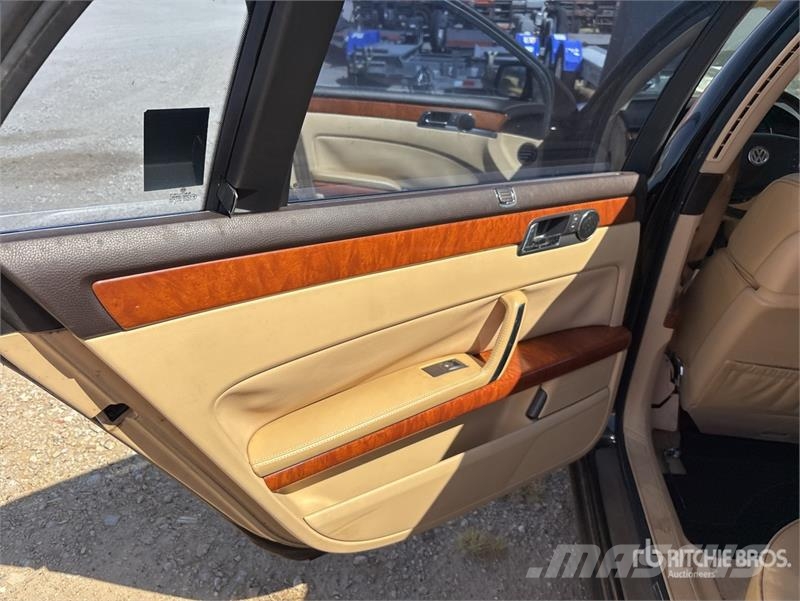 Volkswagen Phaeton AWD Automobile (Inoperable) Automašīnas