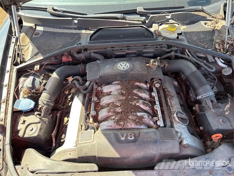 Volkswagen Phaeton AWD Automobile (Inoperable) Automašīnas