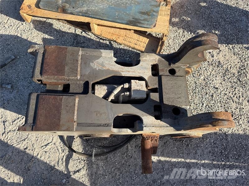 Volvo 16 in Quick Coupler クイックヒッチ