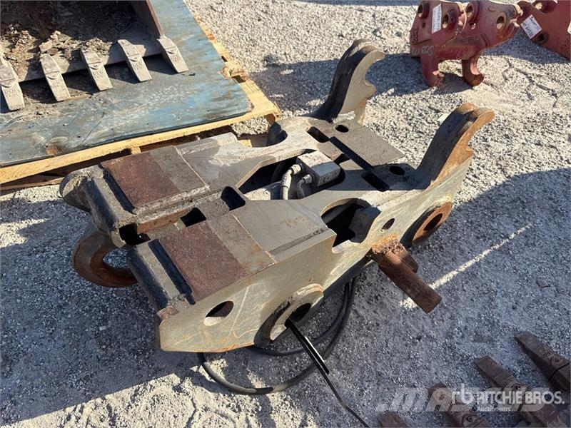 Volvo 16 in Quick Coupler クイックヒッチ