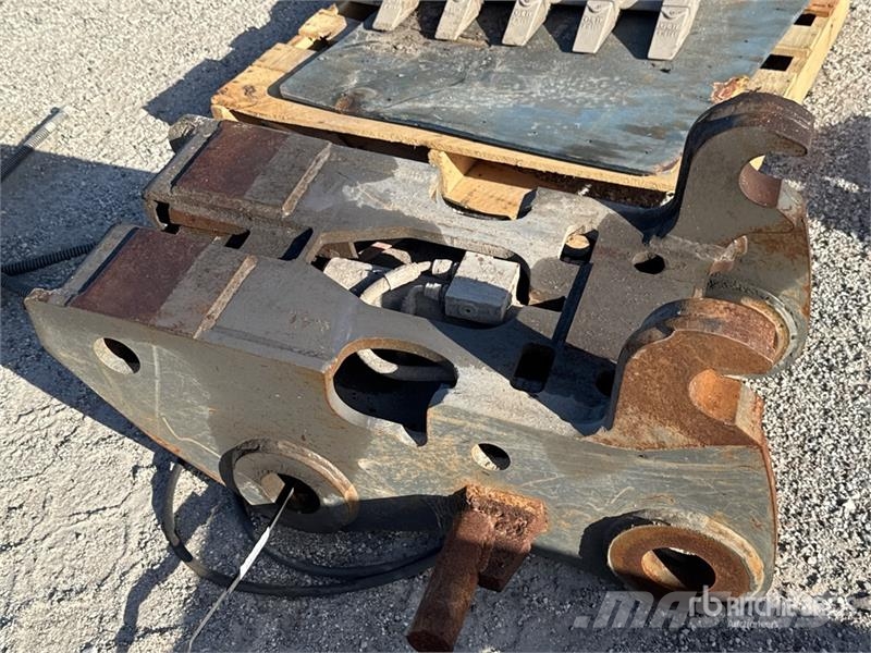 Volvo 16 in Quick Coupler クイックヒッチ
