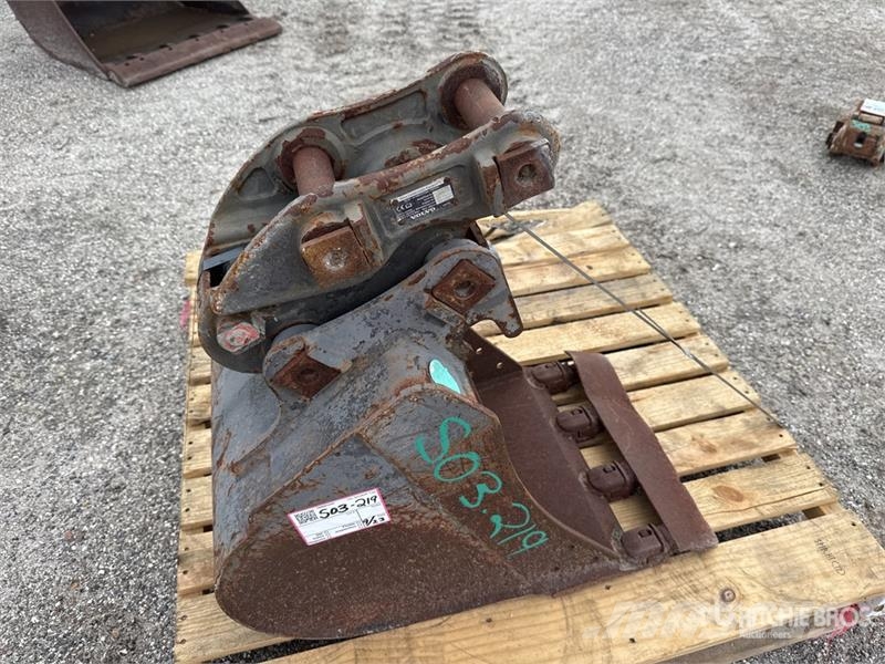 Volvo 17 in Digging Excavator Bucket دلاء