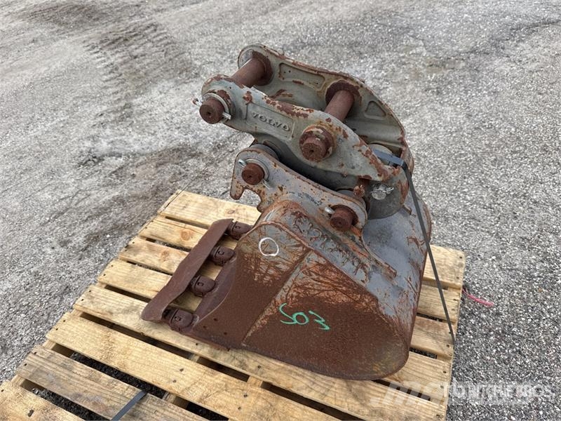 Volvo 17 in Digging Excavator Bucket دلاء