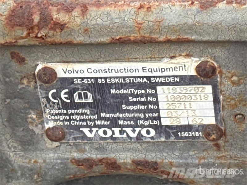 Volvo 17 in Digging Excavator Bucket دلاء