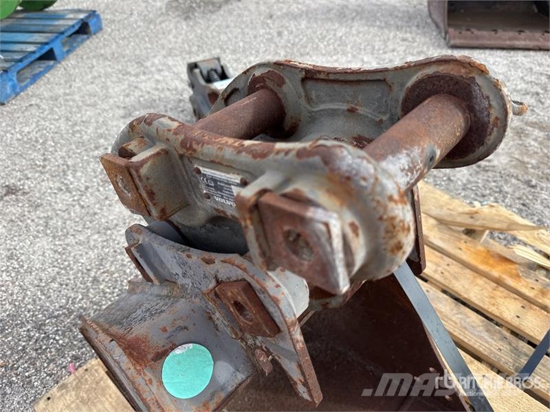 Volvo 17 in Digging Excavator Bucket دلاء