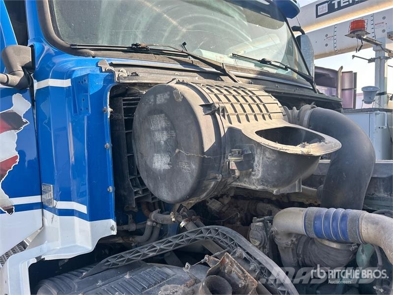 Volvo 6x4 T/A Sleeper Truck Tractor (Inoperable) Vilcēji