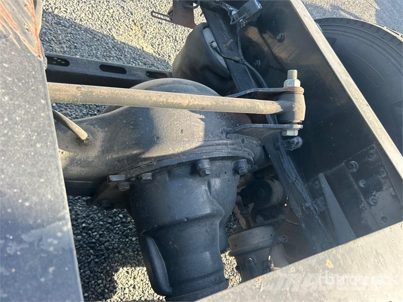 Volvo 6x4 T/A Sleeper Truck Tractor (Inoperable) Vilcēji