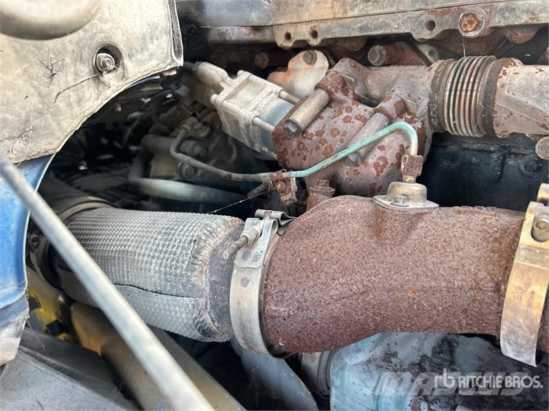 Volvo 6x4 T/A Sleeper Truck Tractor (Inoperable) Vilcēji