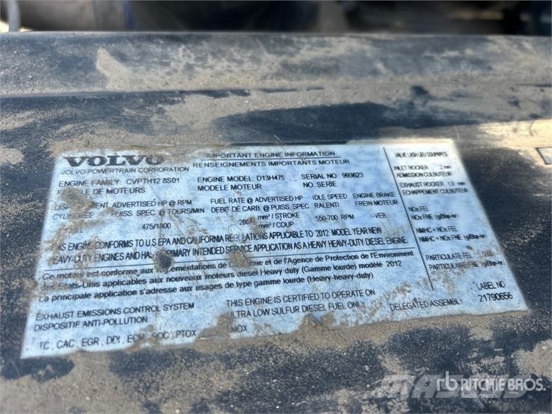 Volvo 6x4 T/A Sleeper Truck Tractor (Inoperable) Vilcēji