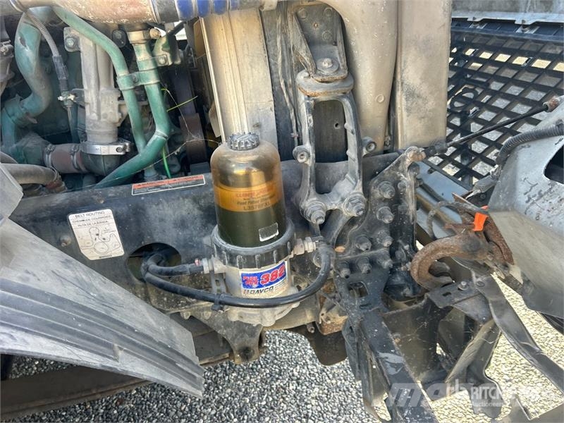 Volvo 6x4 T/A Sleeper Truck Tractor (Inoperable) Vilcēji