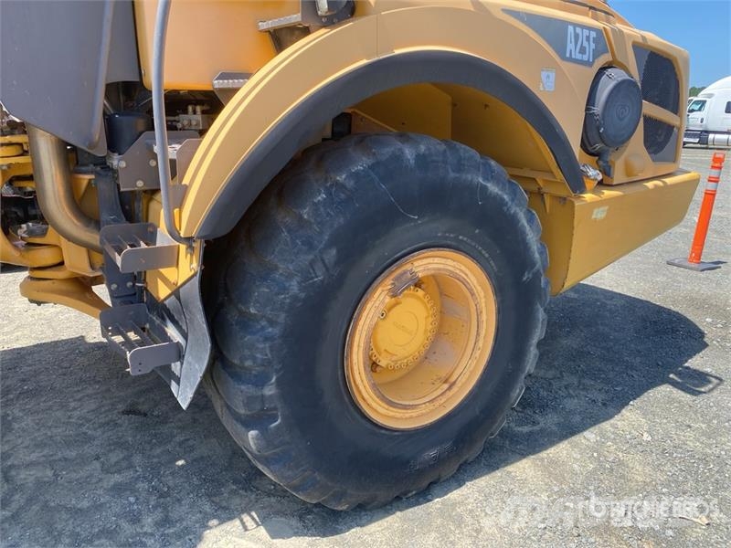 Volvo A25F Dumper - Knickgelenk