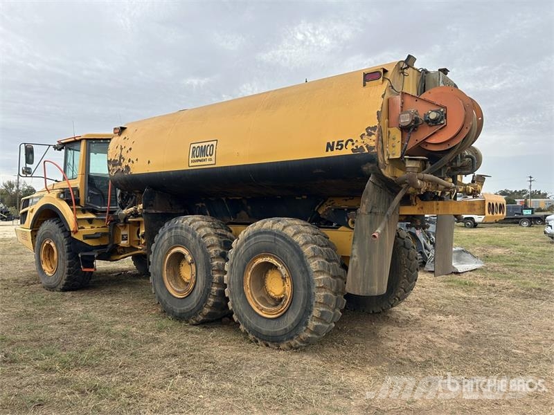 Volvo A25G 5000 gal 6x6 Articulated Water Truck Поливальні машини