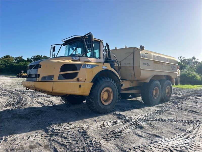 Volvo A30F 6000 gal 6x6 Articulated Water Truck Caminhão-pipa