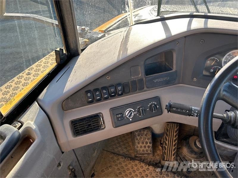 Volvo A30G 연결식 홀러