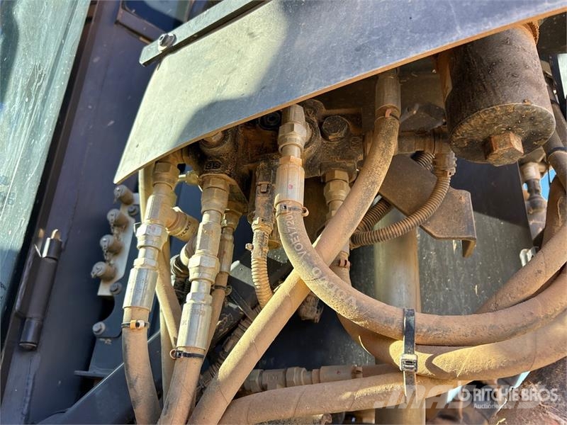 Volvo A30G 연결식 홀러