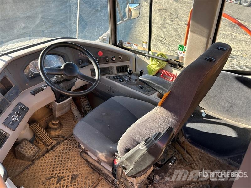 Volvo A30G 연결식 홀러
