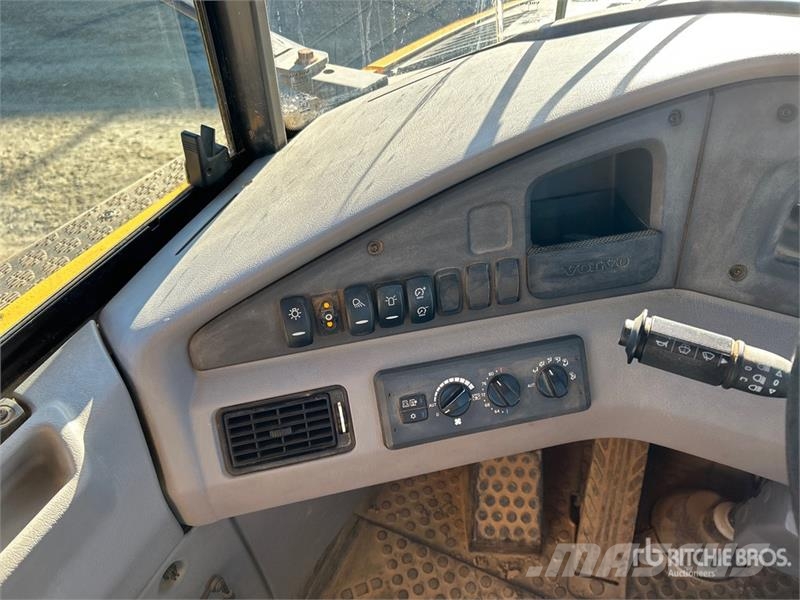 Volvo A30G 연결식 홀러