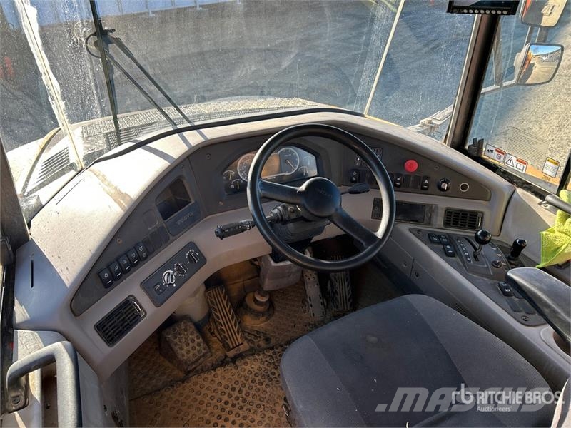 Volvo A30G 연결식 홀러