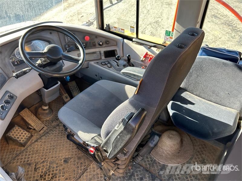 Volvo A30G 연결식 홀러