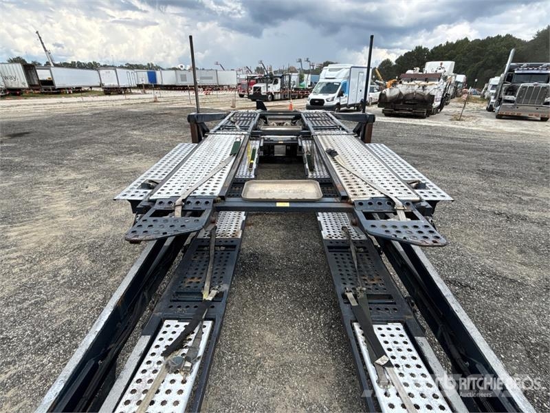 Volvo Car Carrier Truck 6x4 Car Carrier Truck Autovežiai
