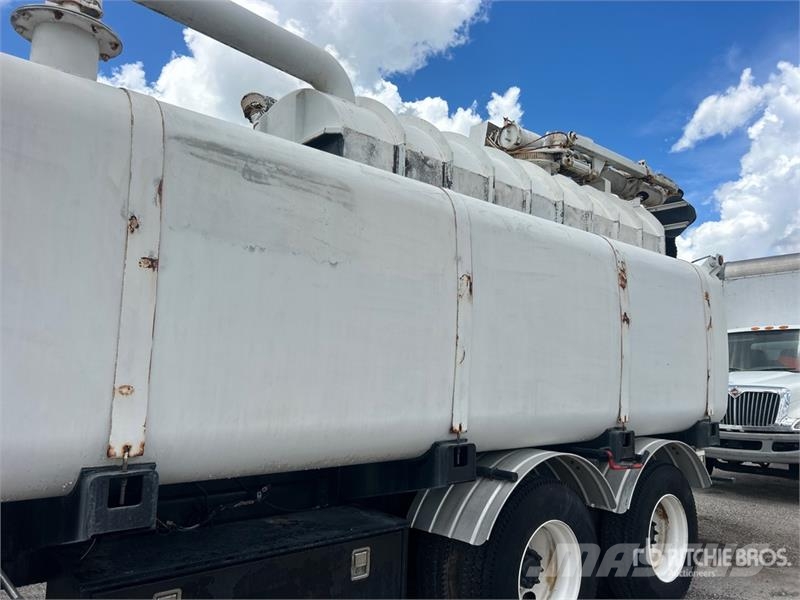 Volvo Clean Earth on  Volvo Expeditor 6x4 Vacuum Excavat Combi / vacuum trucks